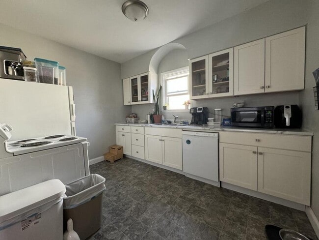 Building Photo - 1924 Banks Ave