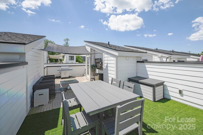 Building Photo - 1033 Wesley Terrace Ave