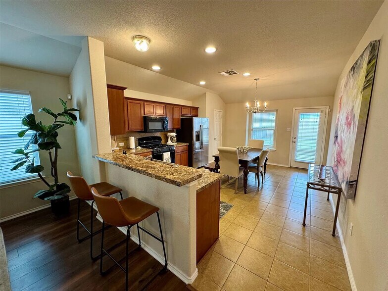 Building Photo - Room in House on Nottingham Loop