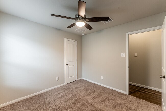 Building Photo - 207 Black Bear Dr