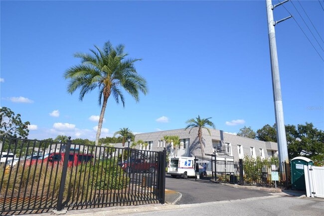 Building Photo - 718 Lyndhurst St