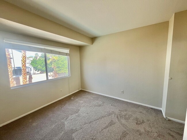 Building Photo - **$500 OFF MOVE IN BY 07/31/2026**Gorgeous 4 Bedroom Home with Pool & Spa Located in The Lakes