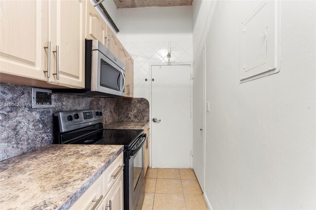 Building Photo - 1000 West Ave