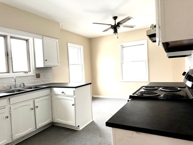 Building Photo - BEAUTIFUL SINGLE FAMILY MOVE-IN READY!!!