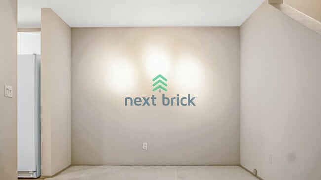 Building Photo - 3 Bed 2.5 Bath Townhouse Available for Rent!