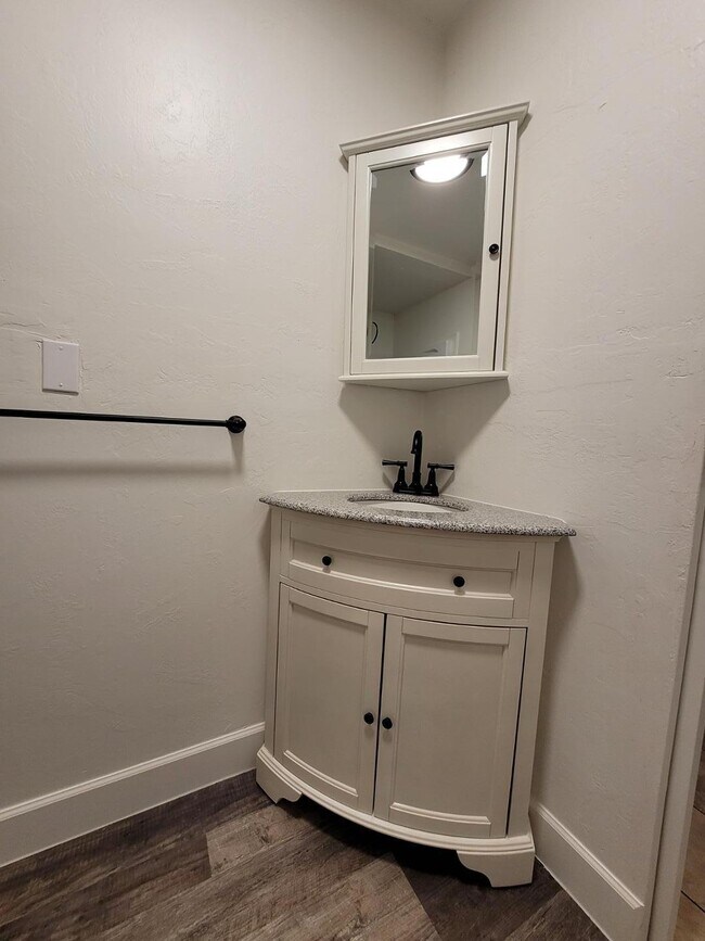 Building Photo - 350 Los Altos Dr