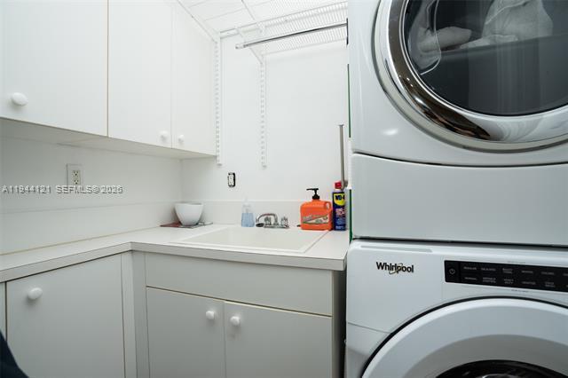 Building Photo - 4867 Ponce de Leon Blvd