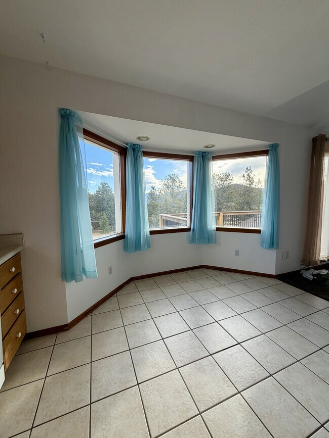 Building Photo - 73 Sunlight Ln