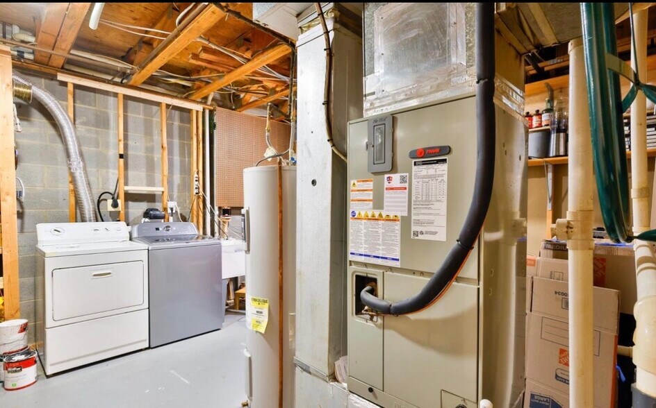 Building Photo - 11817 Coopers Ct