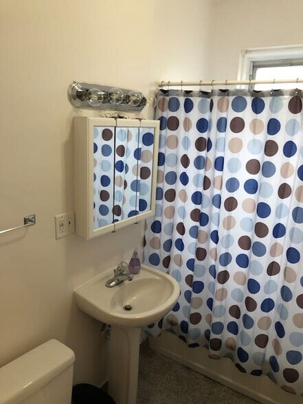 Building Photo - 109 Strathmore Rd