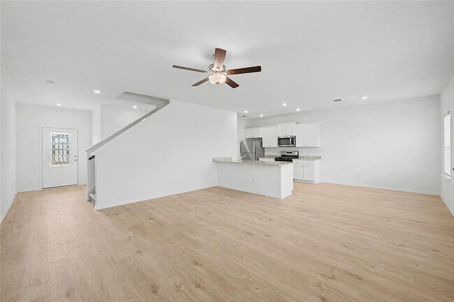 Building Photo - 237 Fairlawn Wy