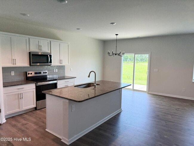 Building Photo - 3228 Ridgeland Dr