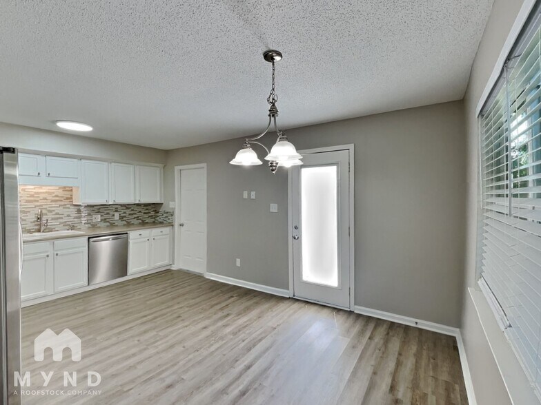Building Photo - 137 W Stonehaven Cir
