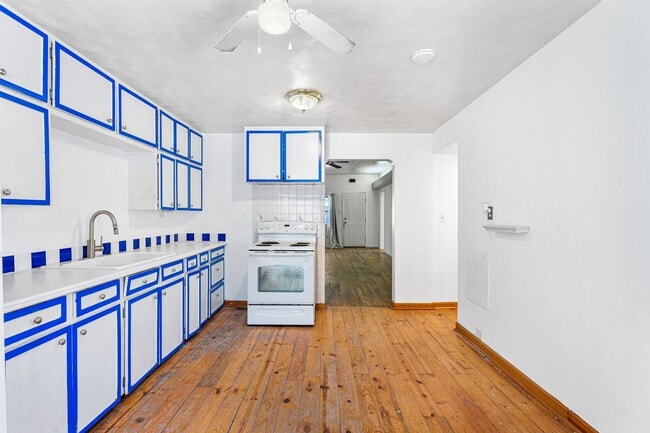 Building Photo - Old Town Lafayette Location! 4 bedrooms! Huge garage!