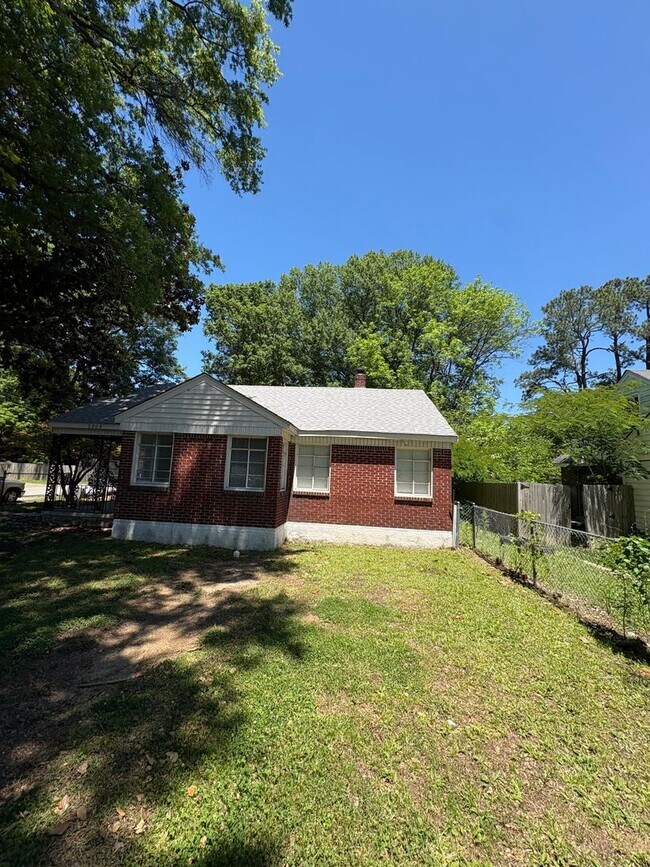 Building Photo - 3904 Kimball Ave