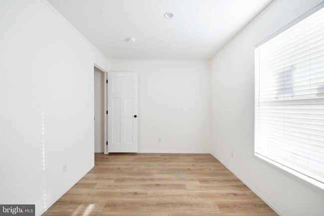 Building Photo - 161 Carnation Dr