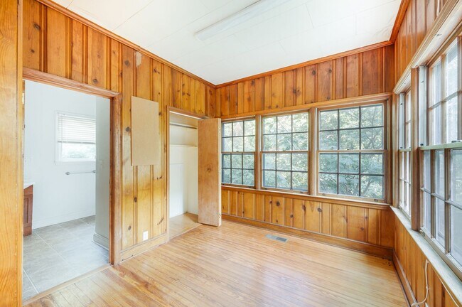 Building Photo - Beautifully updated House in Rivermont