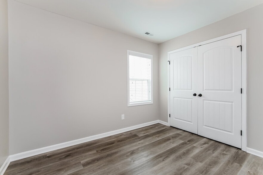 Building Photo - 29 Verrazano Pl