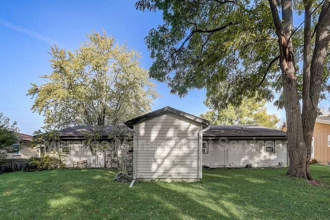 Building Photo - 416 S Bird St