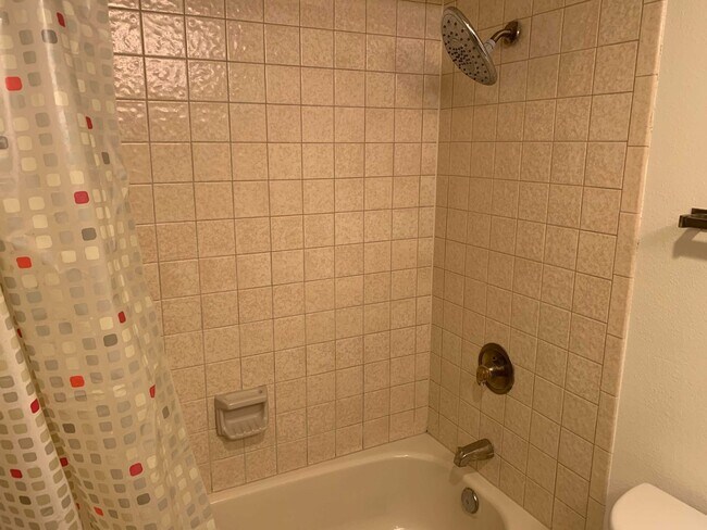 Building Photo - AMAZING STUDIO APARTMENT Near Medical Center w/ COMMUNITY POOL!