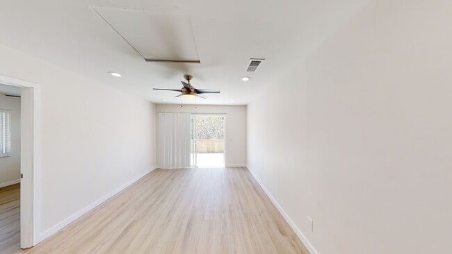 Building Photo - 4BD/2BA on West Falls! (Lease out, pending...