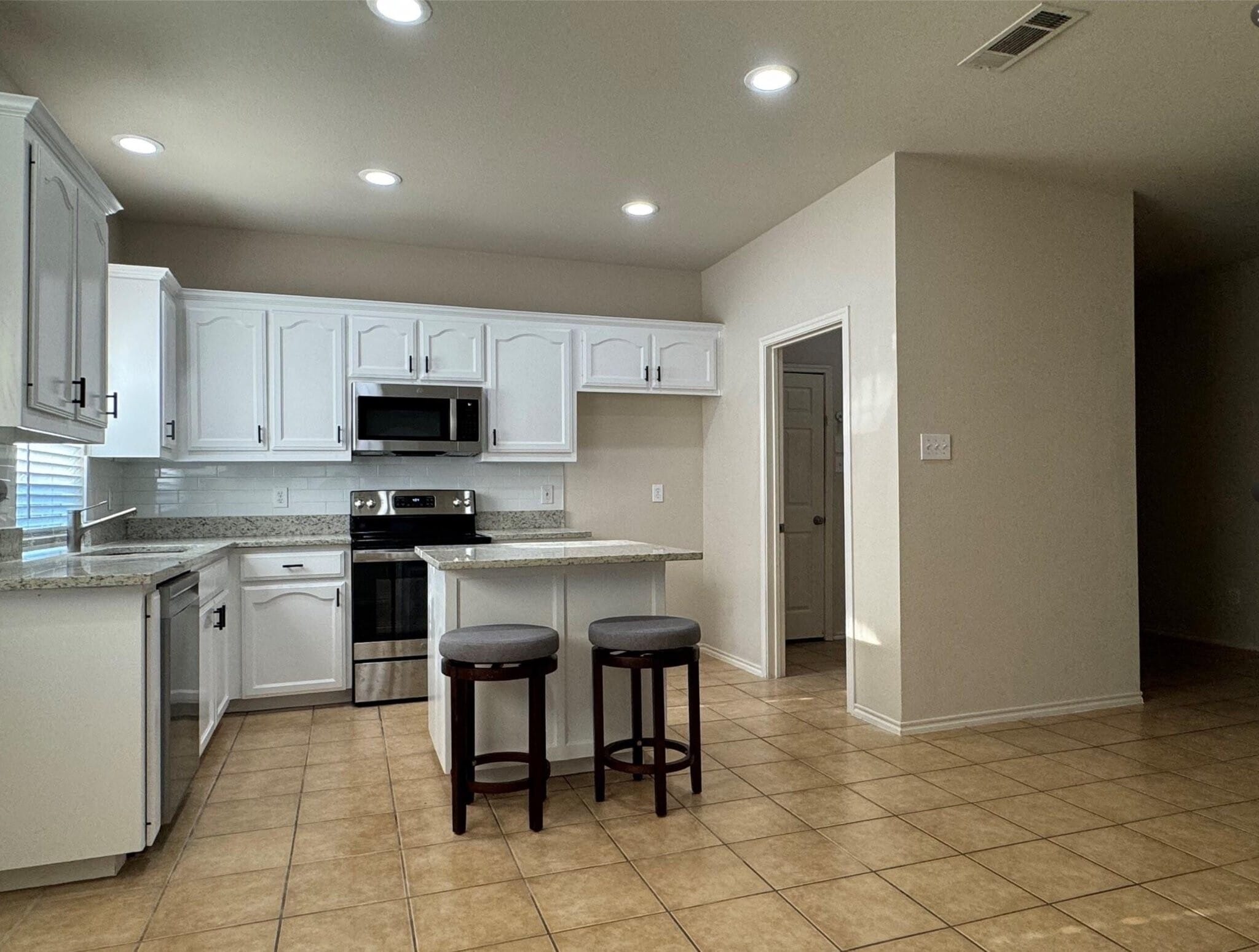 Building Photo - 2136 Carlotta Dr
