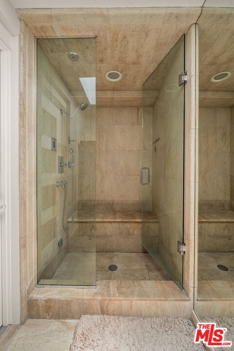 Building Photo - 1323 Club View Dr