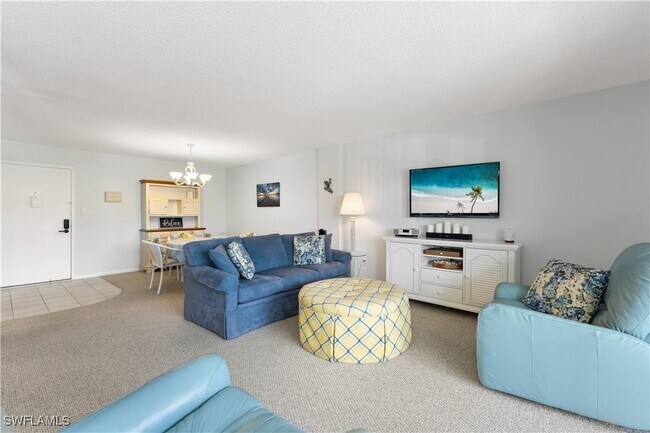 Building Photo - 555 Park Shore Dr