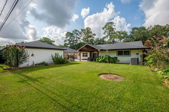 Building Photo - 926 Chantilly Ln