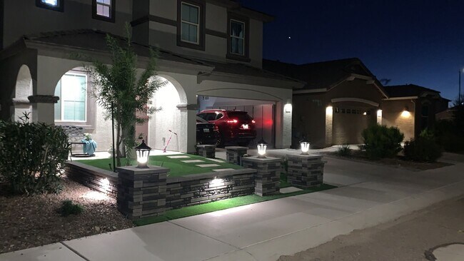 Building Photo - Luxury 5BR Home w/ Solar, Outdoor Kitchen, Backyard Oasis & Media Loft – Phoenix