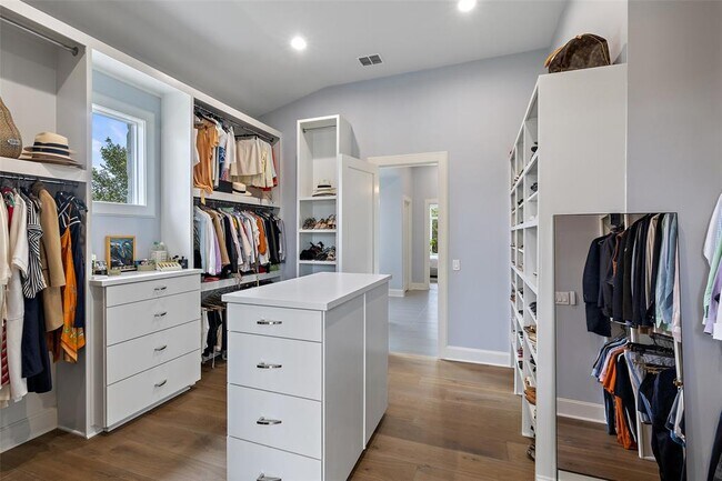 Building Photo - 4709 Pecan Chase