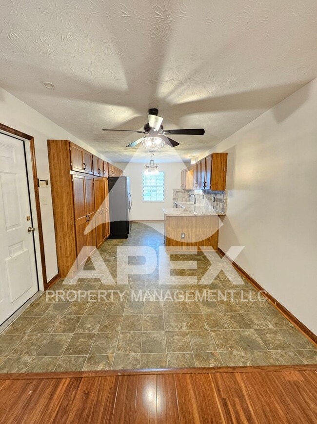 Building Photo - Stunning 3 Bd/2Ba Single Family Home with 2-Car Garage in the heart of Halls!
