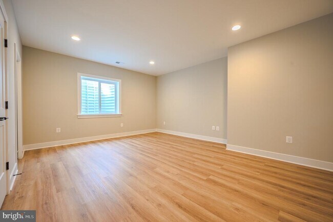 Building Photo - 2424 Carey Ln