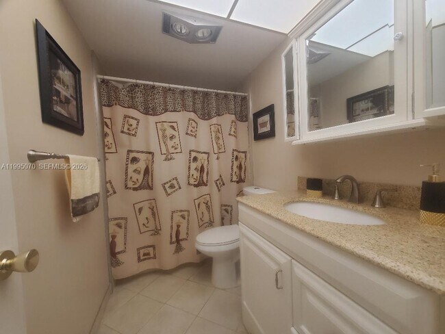 Building Photo - 319 NE 14th Ave