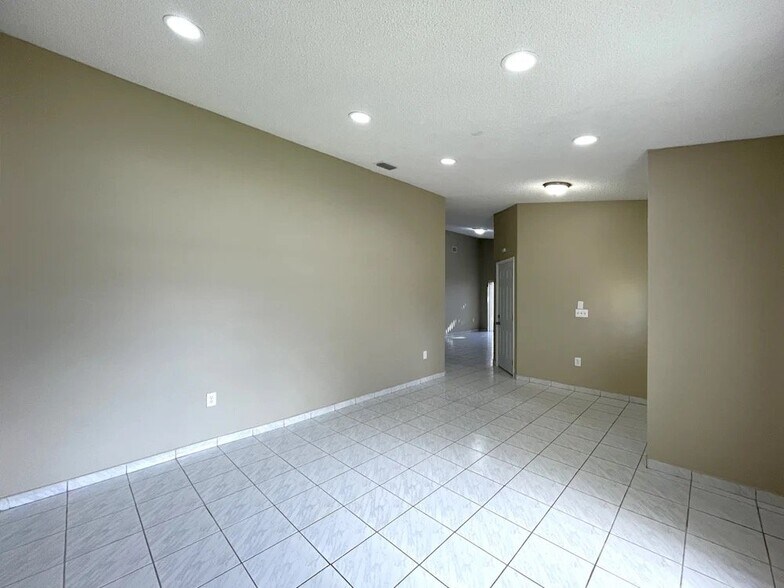 Building Photo - 14206 NE 52nd St