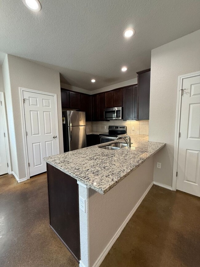 Building Photo - Beautiful Modern 3-Bed, 2-Bath Duplex with Private Yard & Spacious Layout