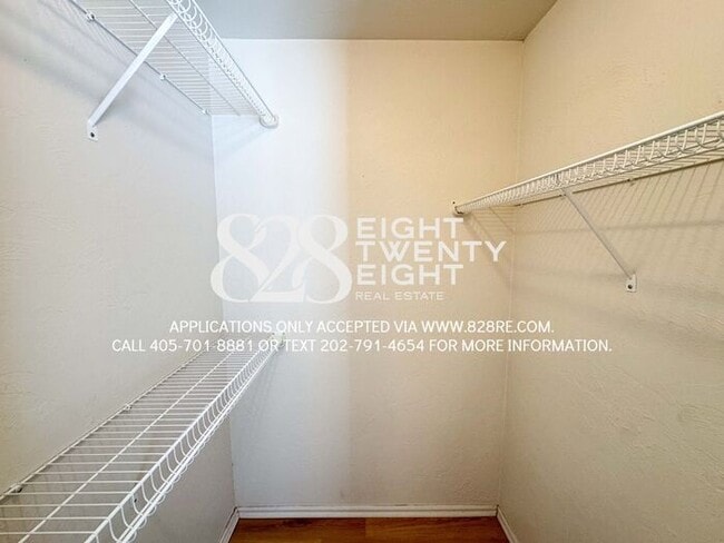 Building Photo - ADORABLE East Norman 3 Bed/2 Bath Duplex Available NOW in Eastridge!