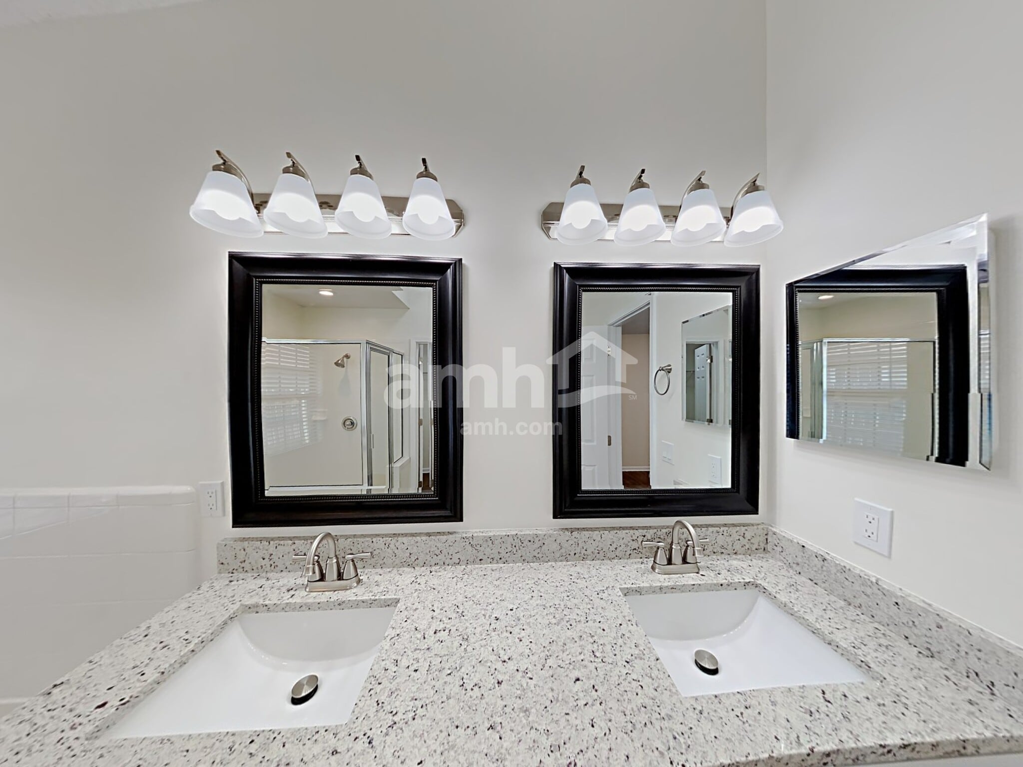 Building Photo - 7590 Fawn Lake Dr N