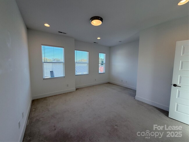 Building Photo - 2009 Hamorton Pl