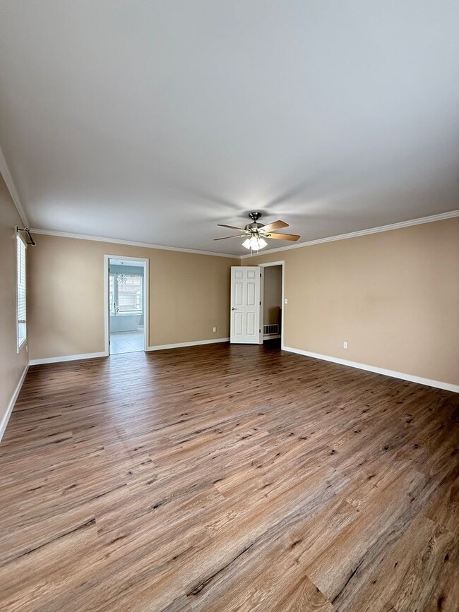 Building Photo - Move in Ready Luxury 4 Bedroom, 2.5 bath home for rent...