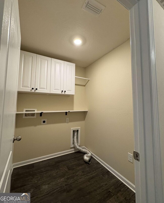 Building Photo - 107 Teakwood Dr