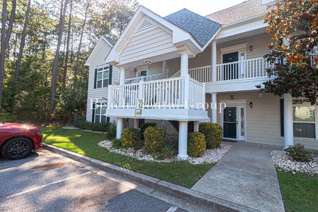 Building Photo - 3 Bedroom End Unit w/ Screened-In Balcony