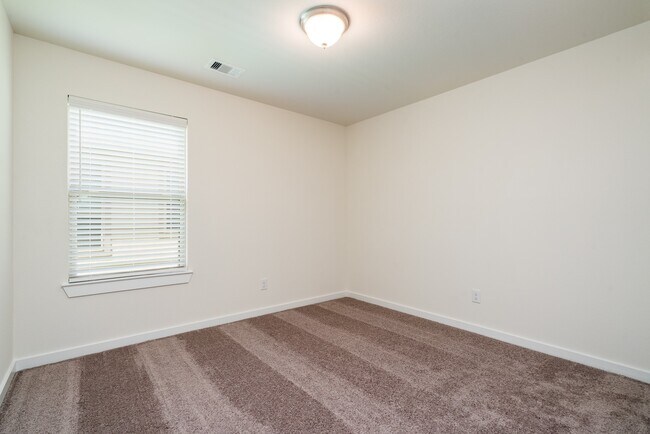 Building Photo - 40315 S Hill Pass