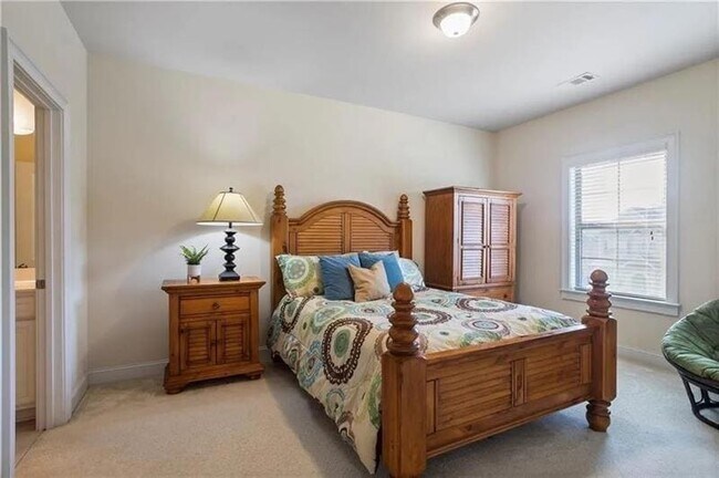 Building Photo - 1440 Dahlia Dr