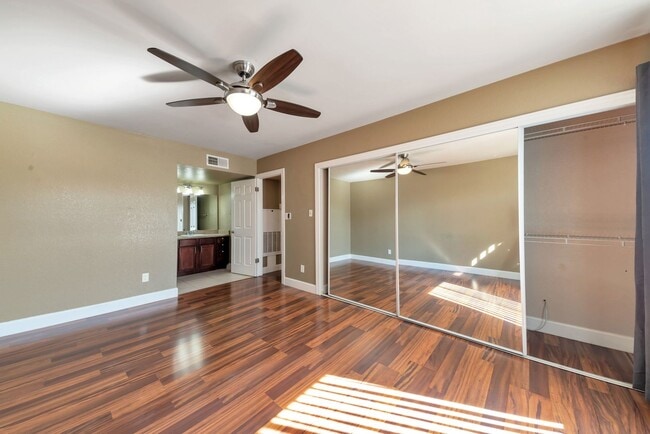 Building Photo - Remodeled 2 Bed, 2 Bath Scottsdale Condo C...