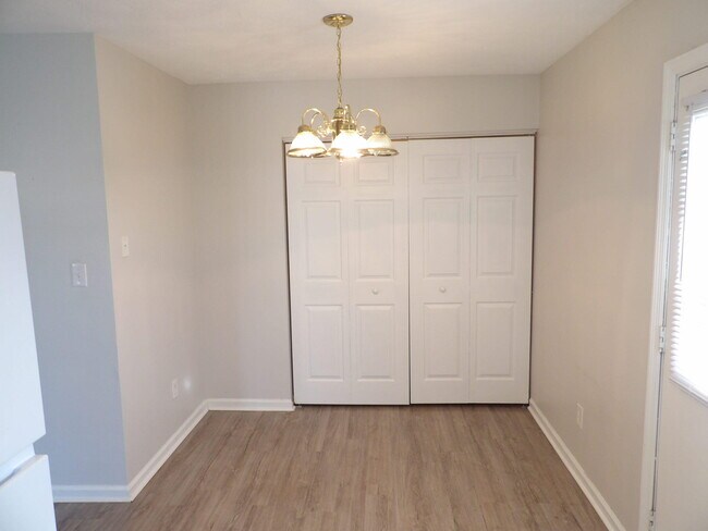 Building Photo - 114 Potomac Ct