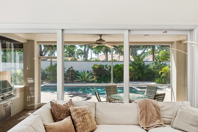 Building Photo - 6213 NW 21st Ct