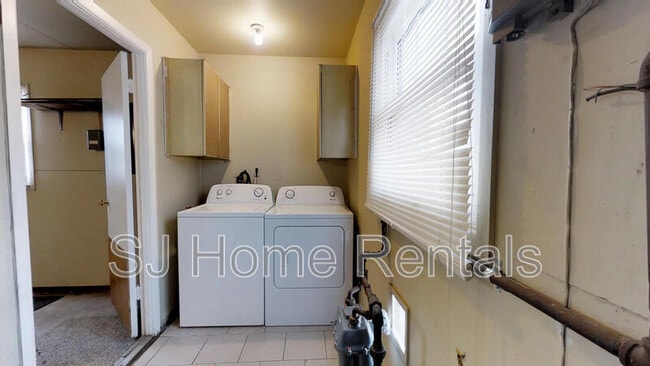 Building Photo - 47 Holstone Ln