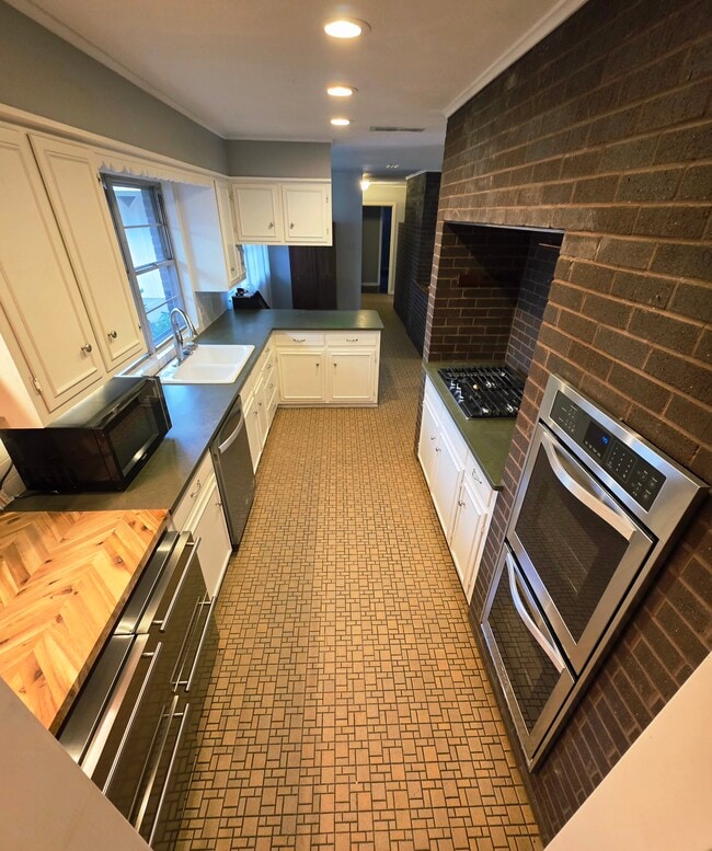 Building Photo - 534 Beechwood Dr