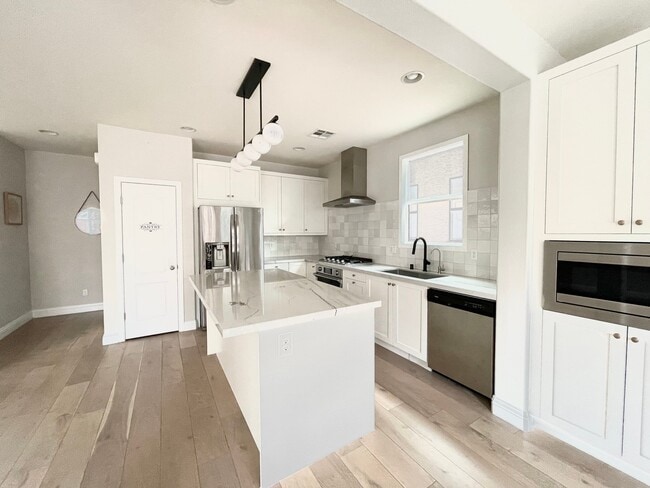 Building Photo - 7468 Morisset Ave